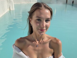 MinaWane videos shows naked